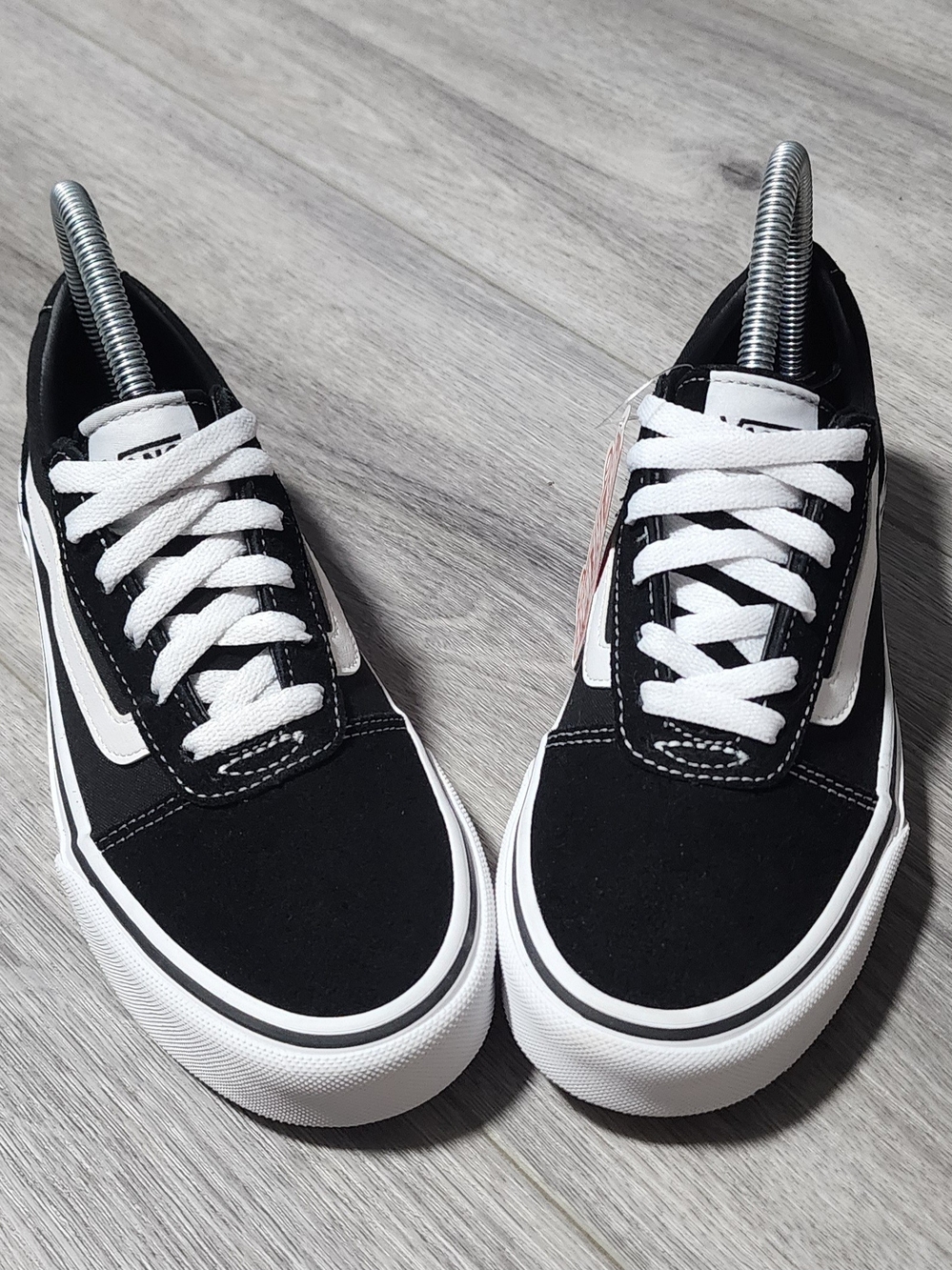 NWT Vans Ward Low Top Black & White Suede & Canvas Sneakers Womens Size 6 - Picture 2 of 7